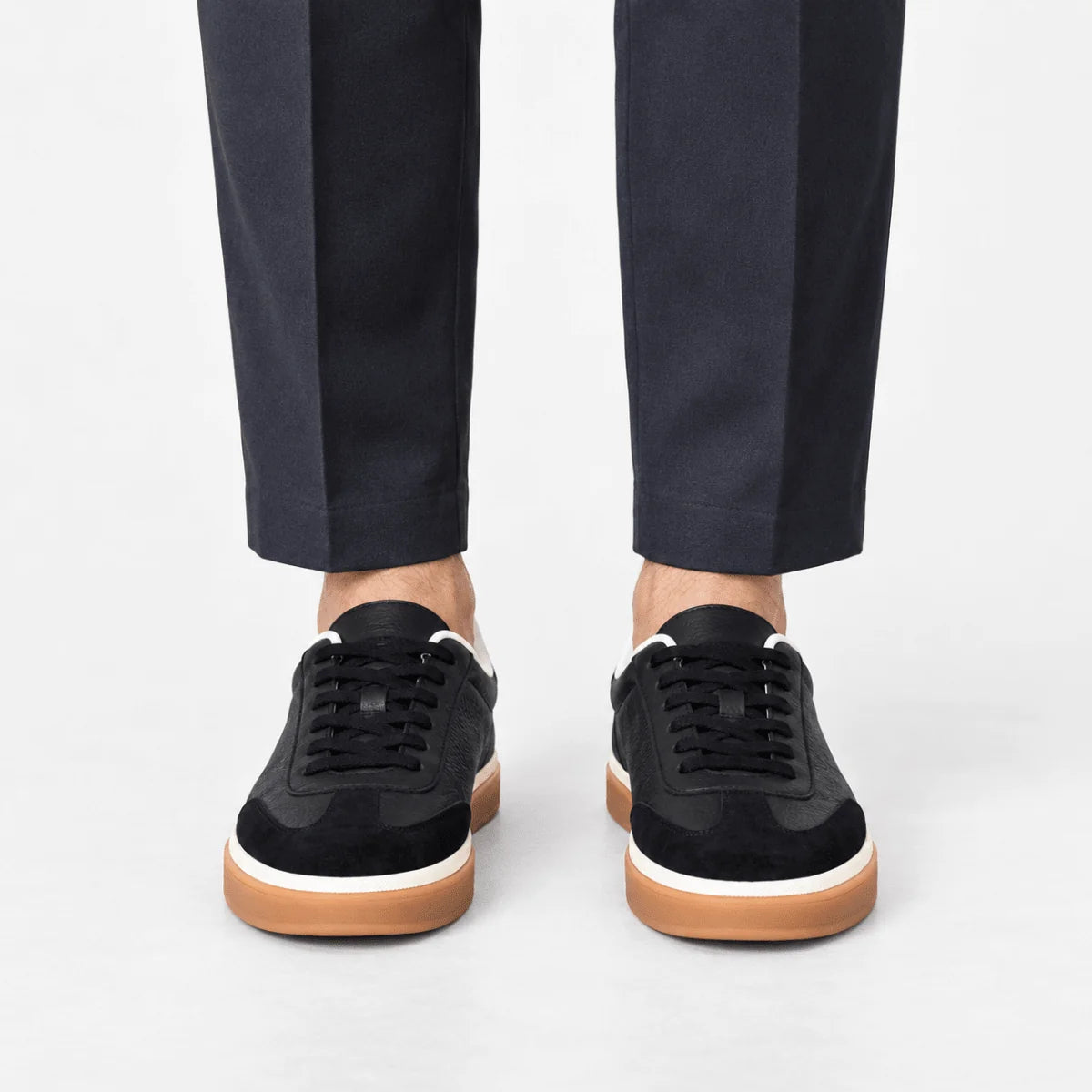 Men’s Retro leather sneakers with contrast soles image 3